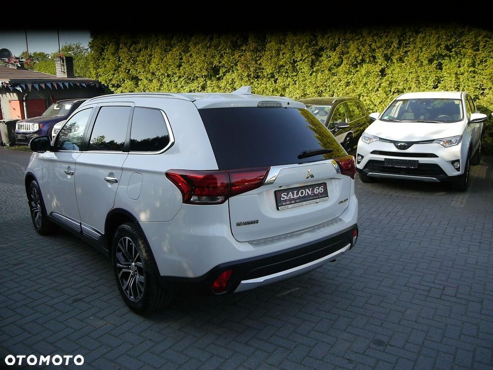 Mitsubishi Outlander 2.2 DI-D 4WD Automatik Diamant Edition+ - 6
