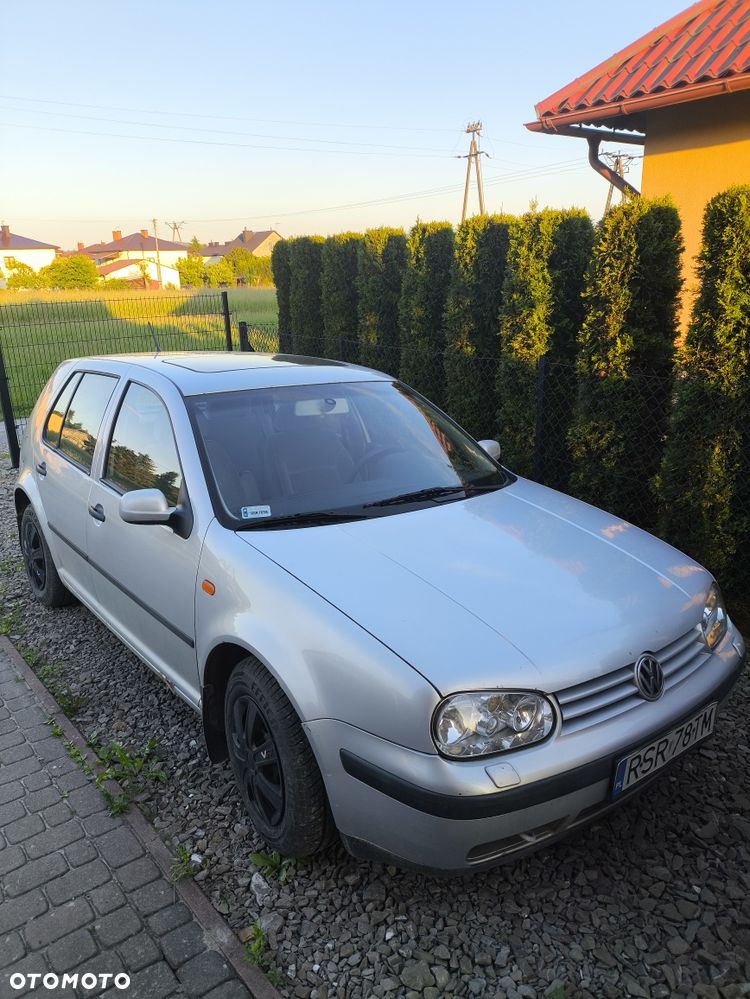 Volkswagen Golf - 1