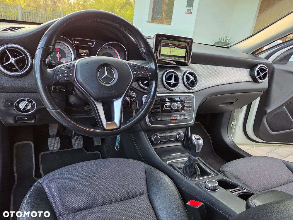 Mercedes-Benz GLA - 21
