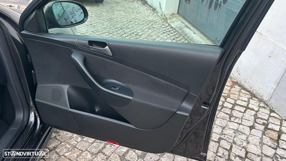 VW Passat Variant 1.6 TDI DPF BlueMotion Comfortline - 20