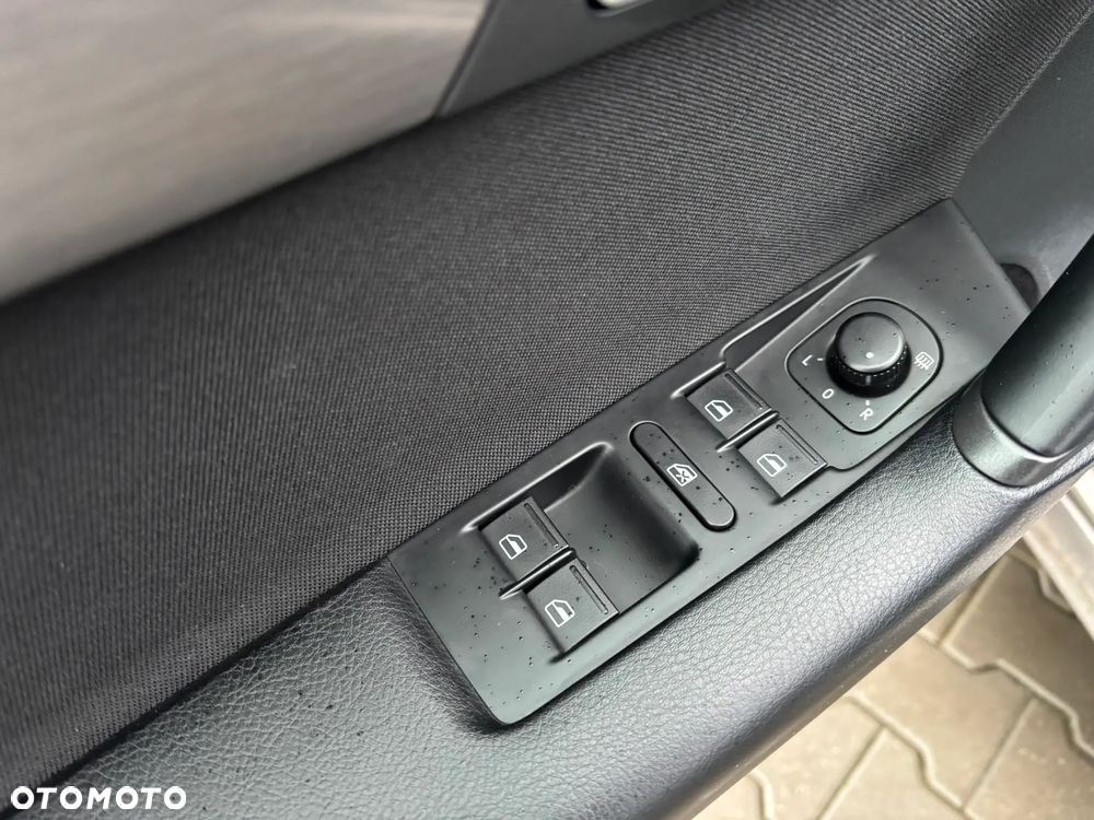 Volkswagen Passat - 24