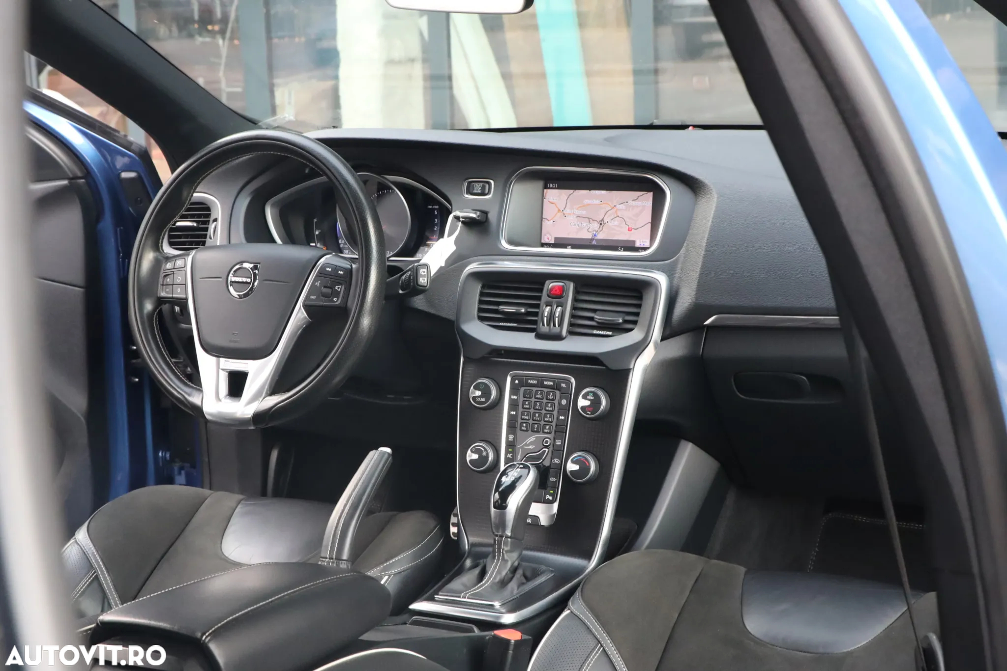 Volvo V40 D3 Geartronic RDesign - 24