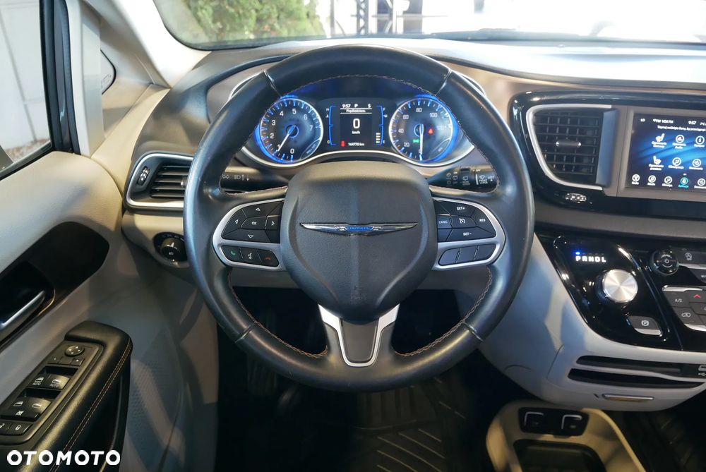 Chrysler Pacifica - 19