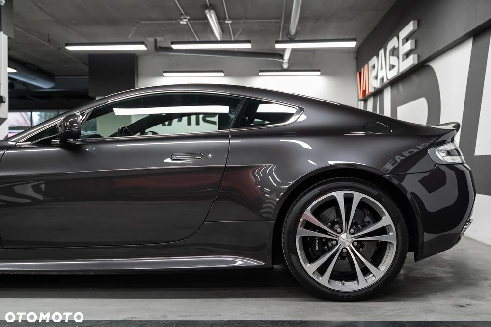 Aston Martin V12 Vantage - 3