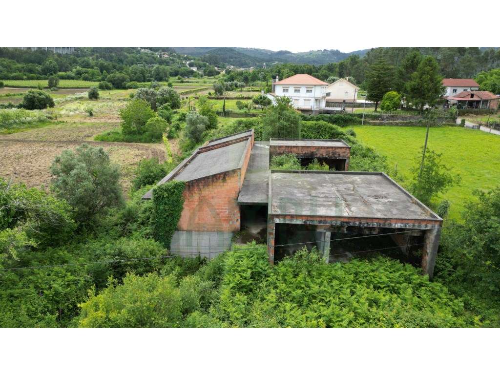 Terreno com benfeitorias em Cornes para venda. - Grande imagem: 2/13
