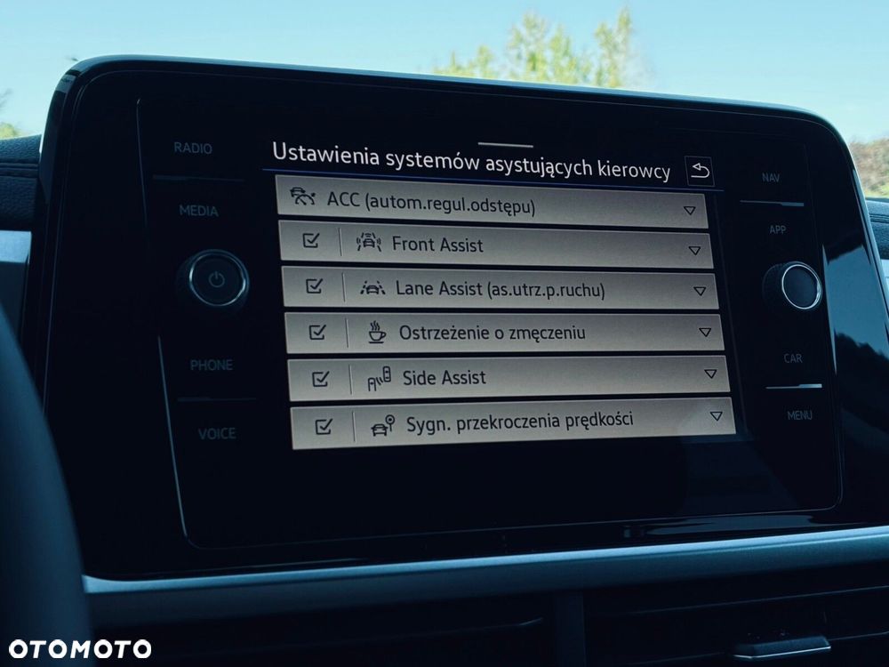 Volkswagen T-Roc - 16