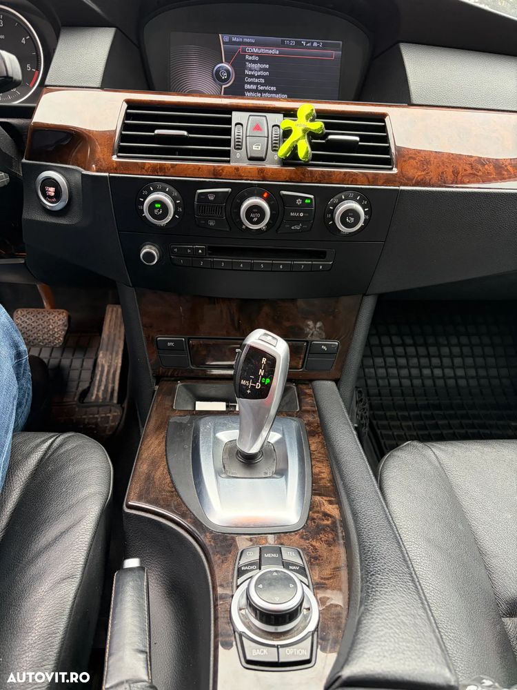 BMW Seria 5 520d Aut. - 11