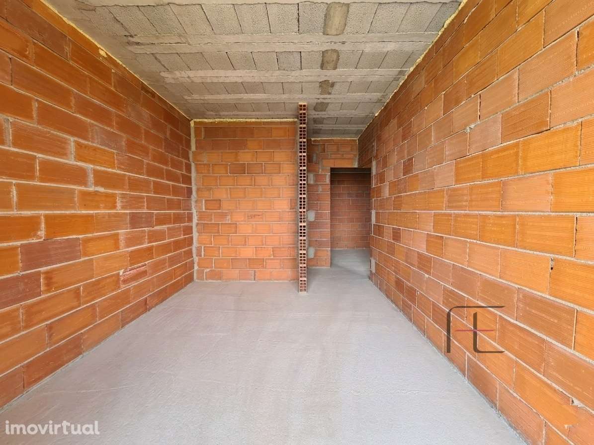 Apartamento T2,  Varanda, Vista Panorâmica em Condomínio Privado - Grande imagem: 5/7