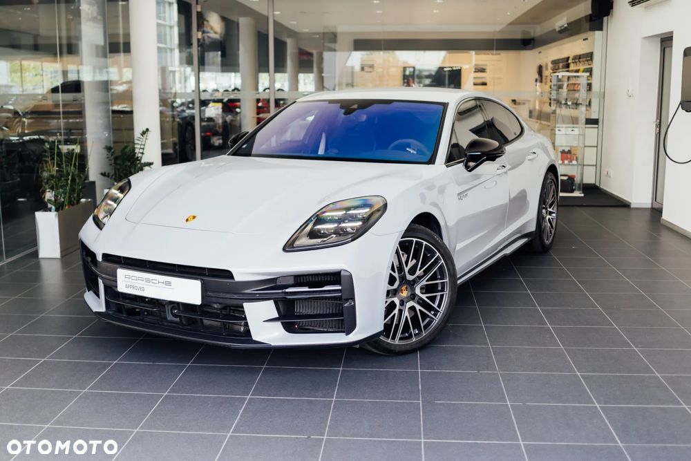 Porsche Panamera 4 E-Hybrid - 1