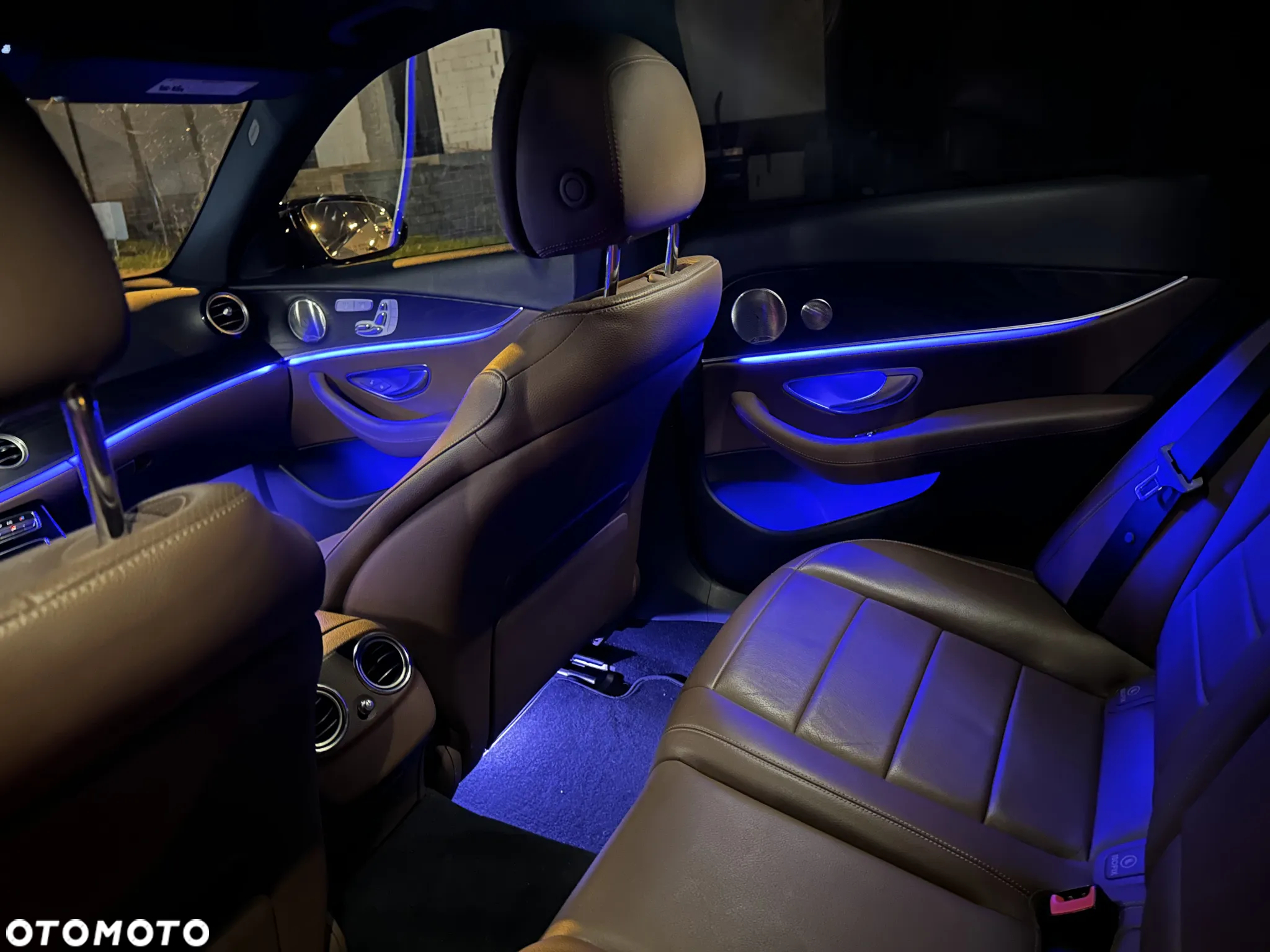 Mercedes-Benz Klasa E 300 9G-TRONIC - 37