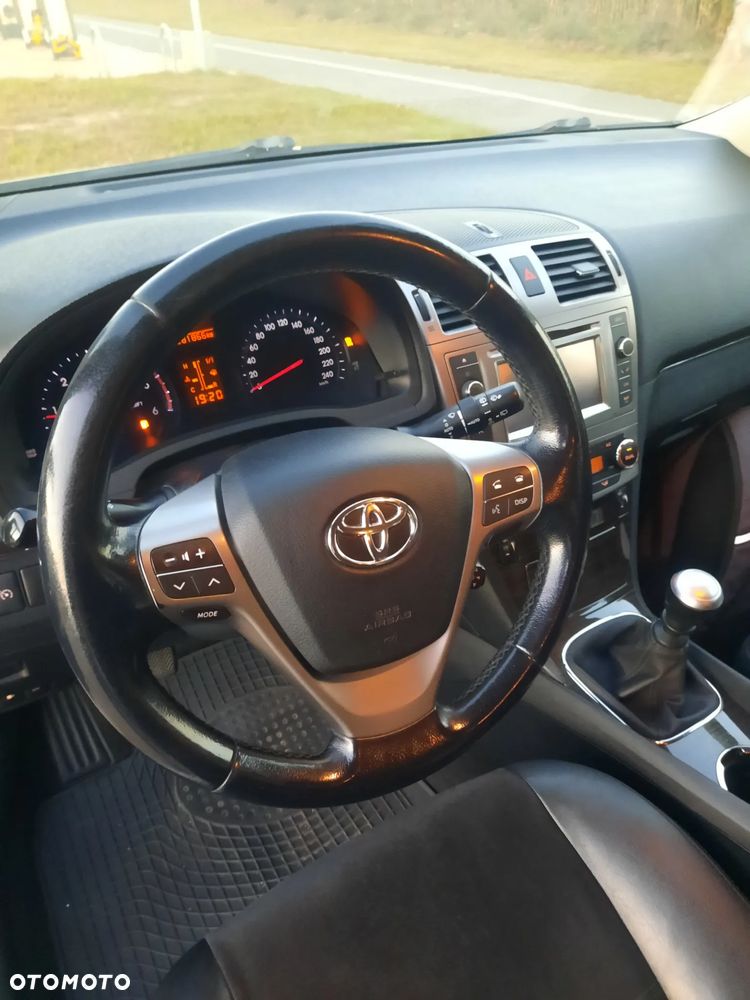 Toyota Avensis - 11