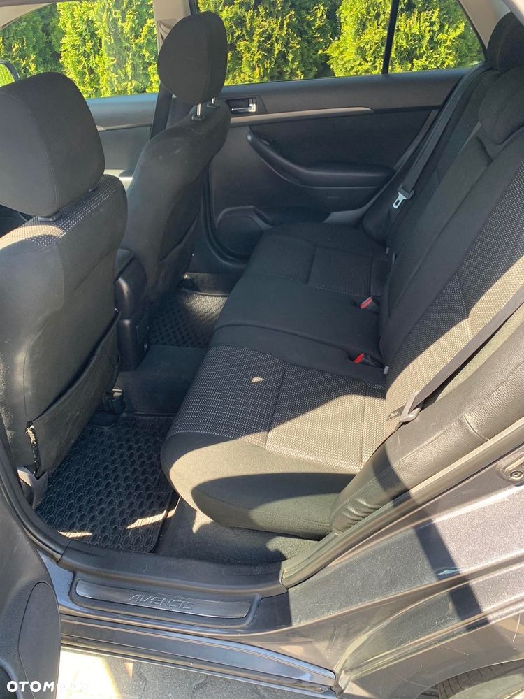 Toyota Avensis 1.8 VVT-i Sol - 9