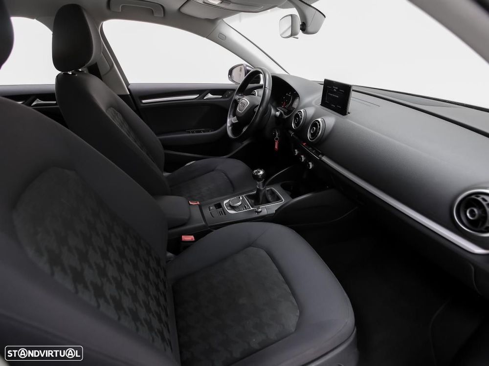 Audi A3 Limousine 1.6 TDI Business Line Attraction - 9
