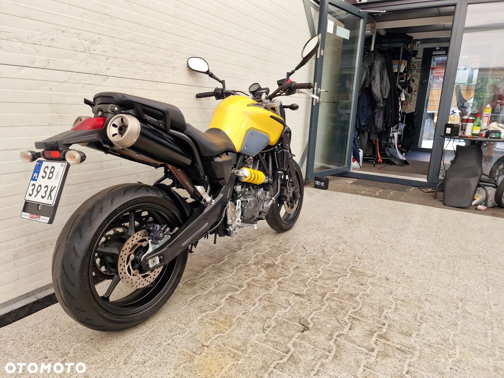 Yamaha MT - 24