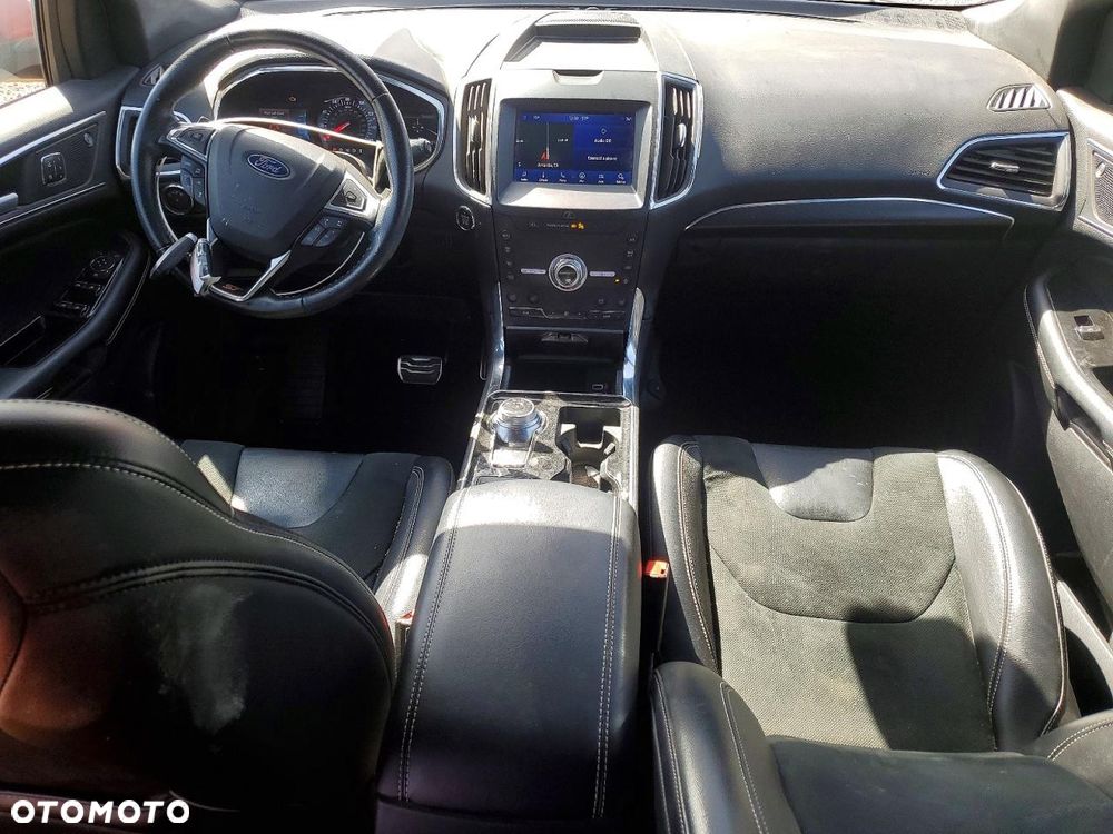Ford Edge - 8