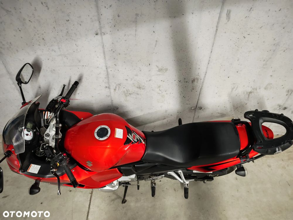 Suzuki GSX - 6