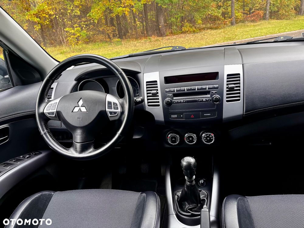 Mitsubishi Outlander 2.0 DI-D 4WD Invite - 29