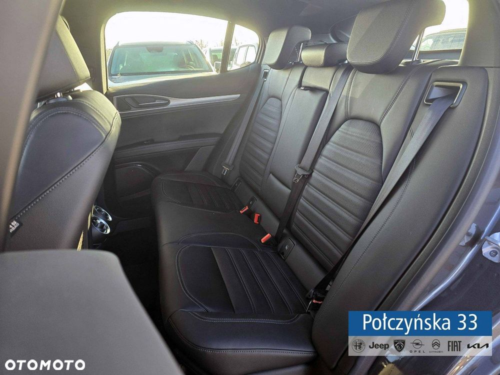 Alfa Romeo Stelvio - 17