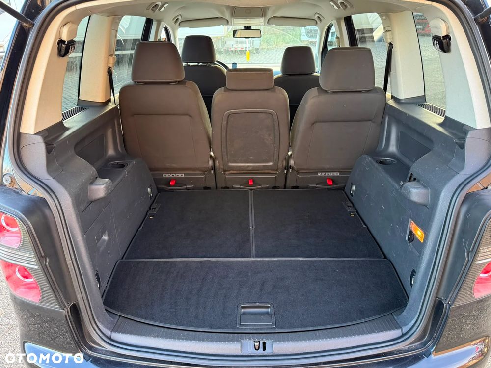 Volkswagen Touran 1.4 TSI DSG Cross - 17