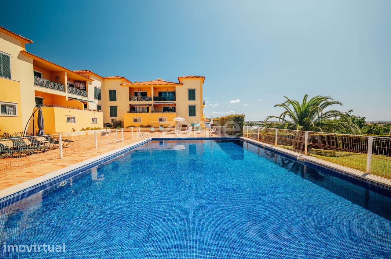 T2 Condomínio com piscina e box Cascais
