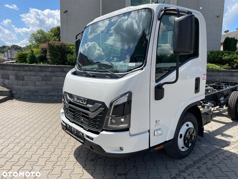 Isuzu M27 GENERATION 2 - 4