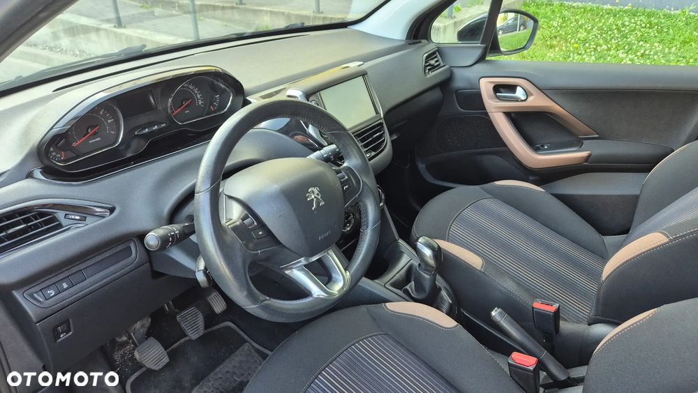 Peugeot 208 1.2 PureTech Style - 9