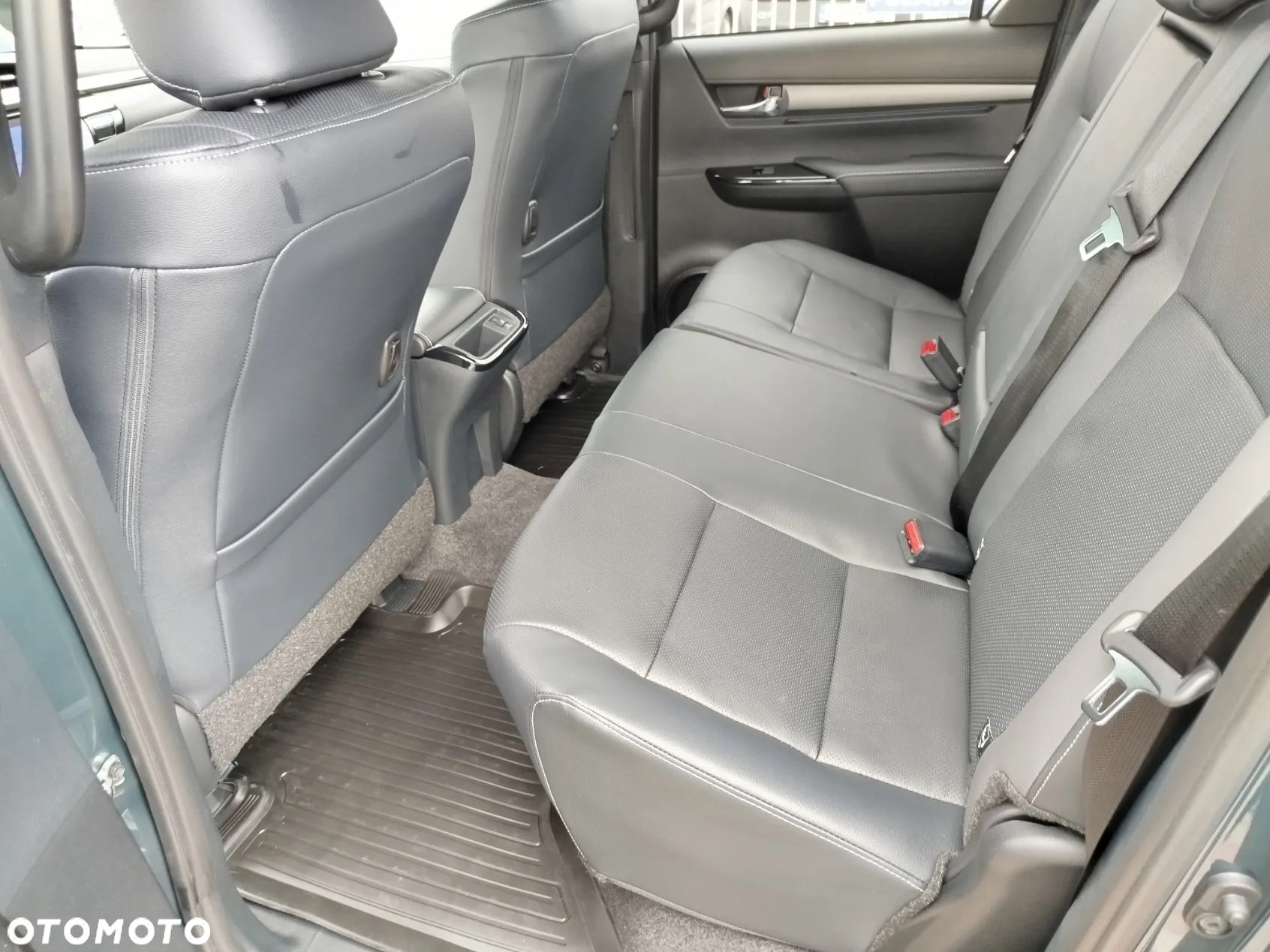 Toyota Hilux 2.8 D-4D Double Cab Invincible 4x4 - 13