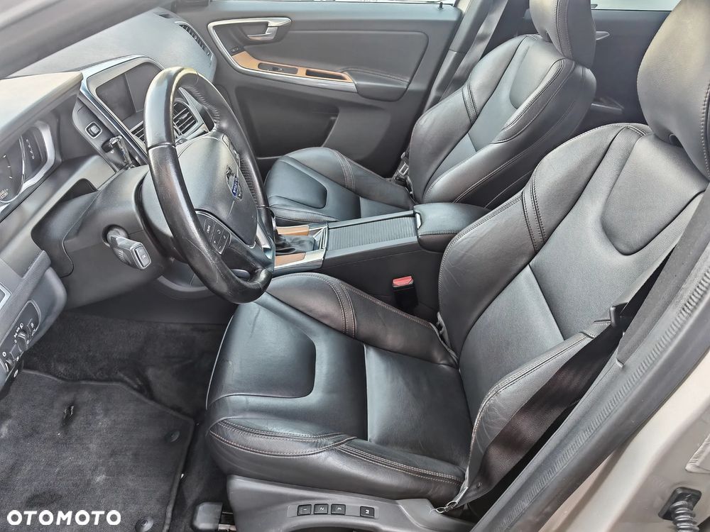 Volvo XC 60 D4 AWD Summum - 9