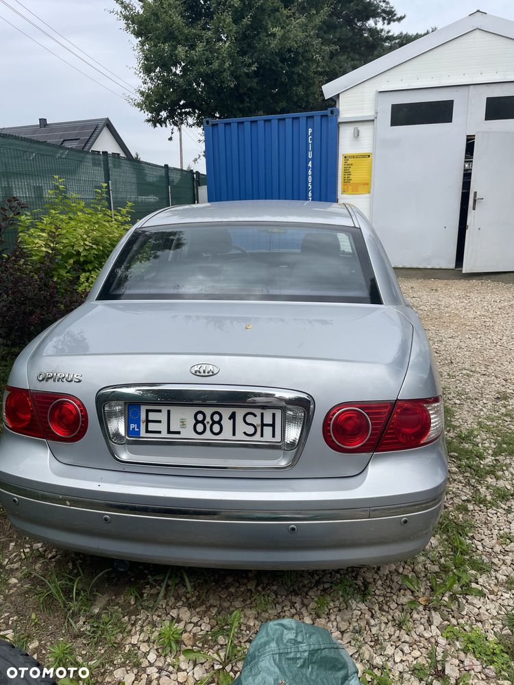 Kia Opirus - 3