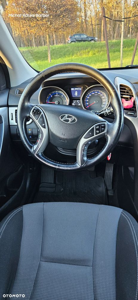 Hyundai i30 1.6 D Style - 10