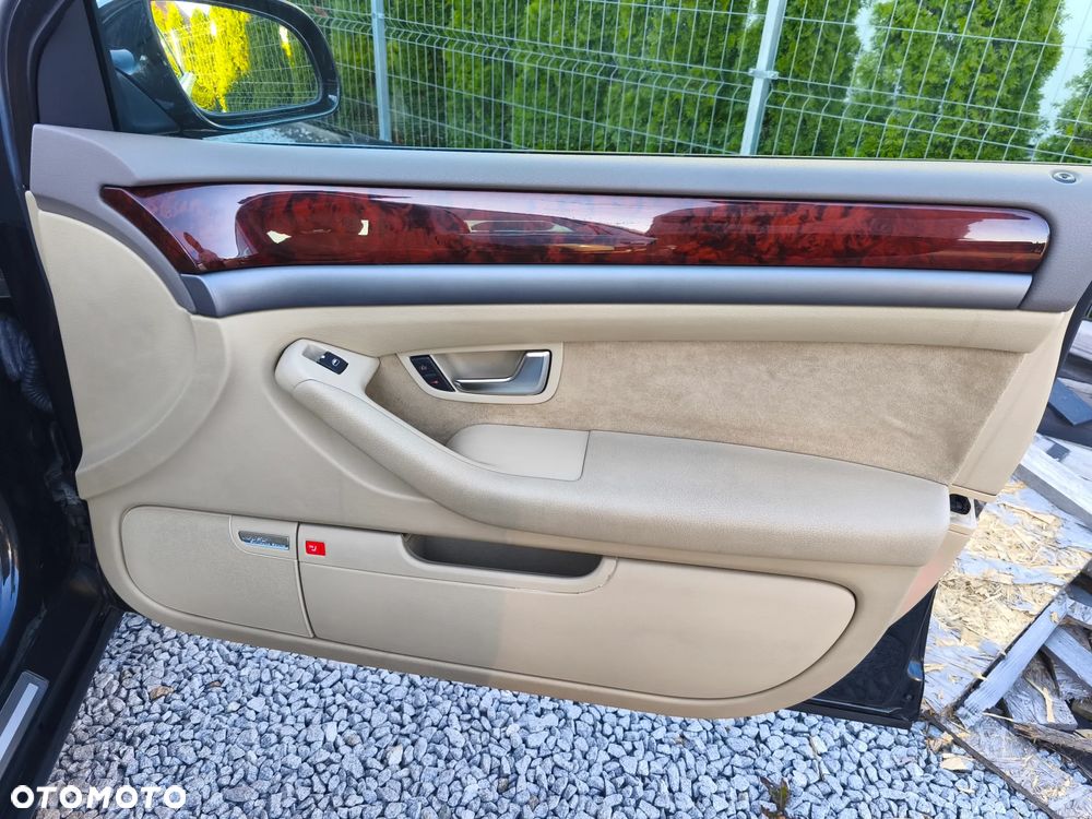 Audi A8 4.2 Quattro - 35