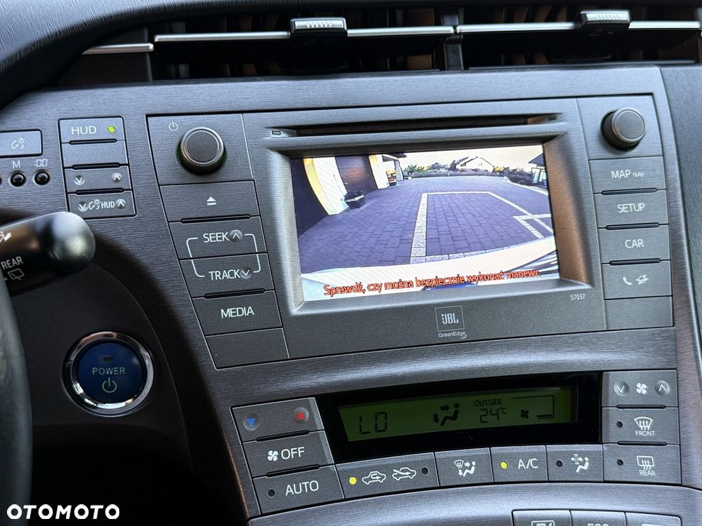 Toyota Prius (Hybrid) Executive - 29