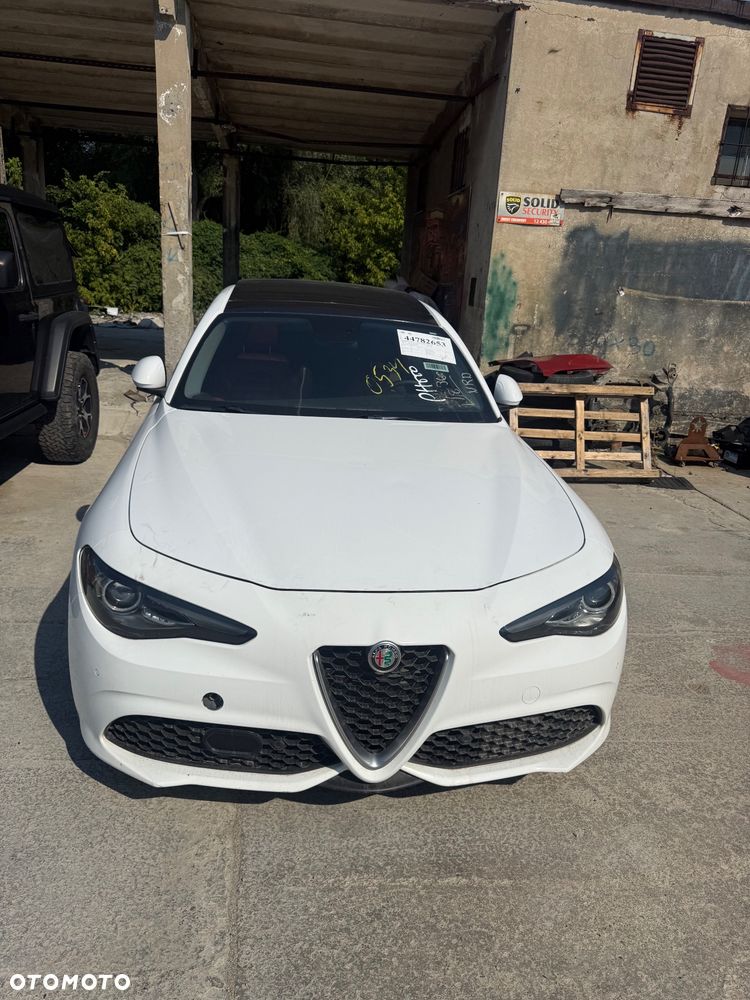 Alfa Romeo Giulia 2.0 Turbo 16V AT8-Q4 Veloce Ti - 3