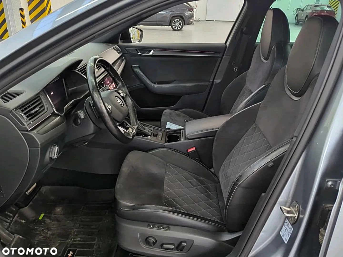 Skoda Superb 2.0 TDI SCR Sportline DSG - 9