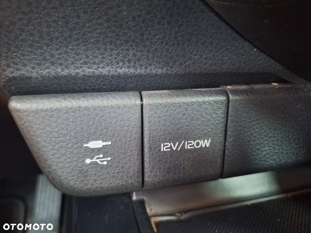 Toyota Camry 2.5 Hybrid Comfort CVT - 32