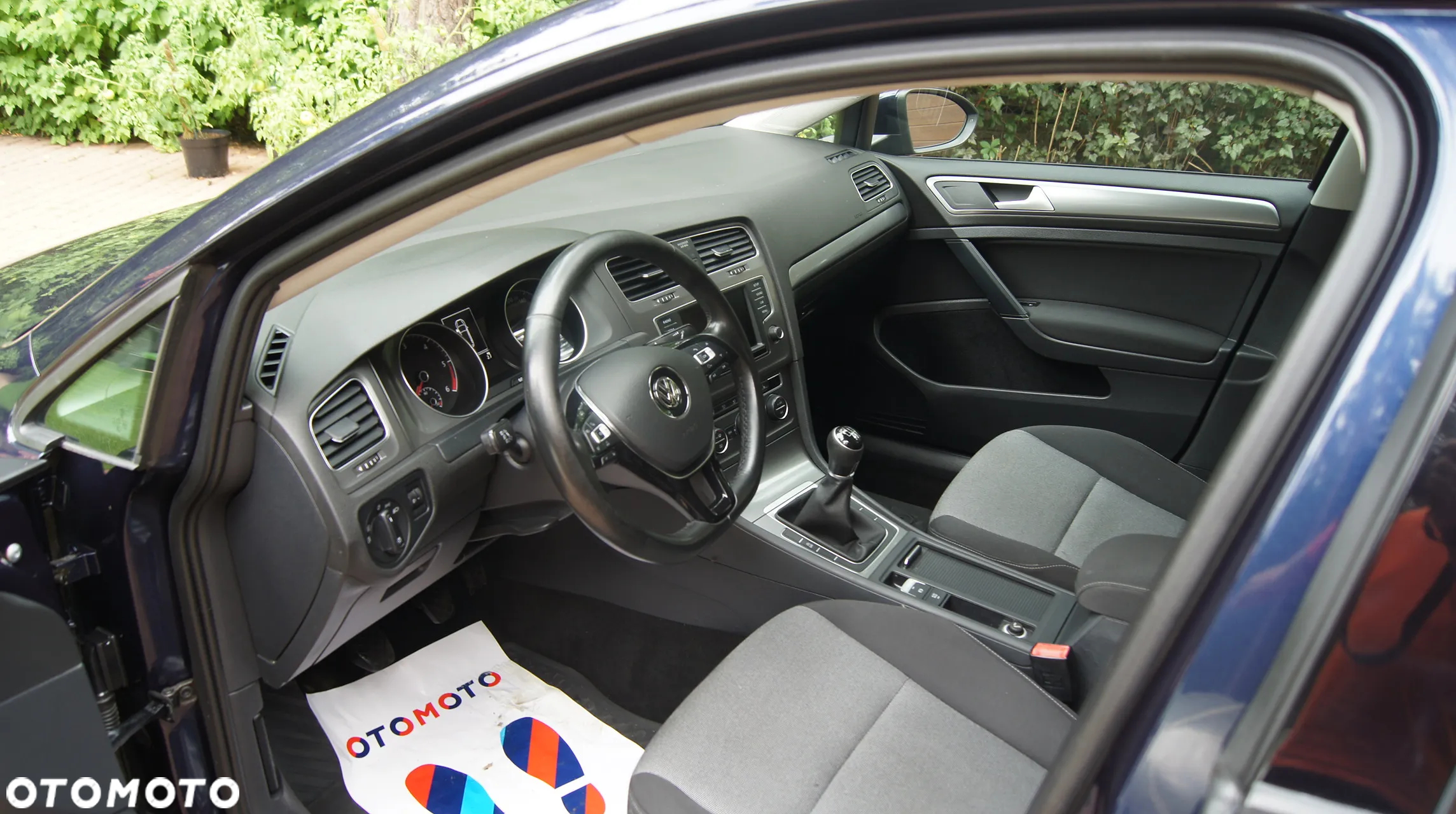 Volkswagen Golf 1.6 TDI BlueMotion Comfortline - 8