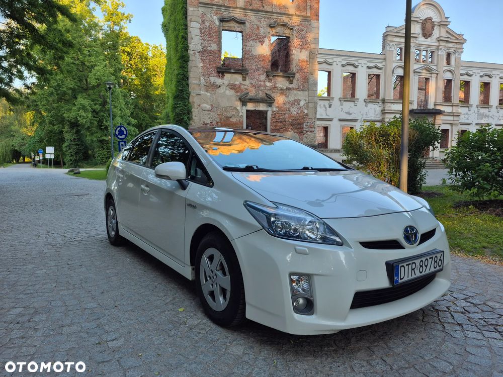 Toyota Prius (Hybrid) Executive - 1