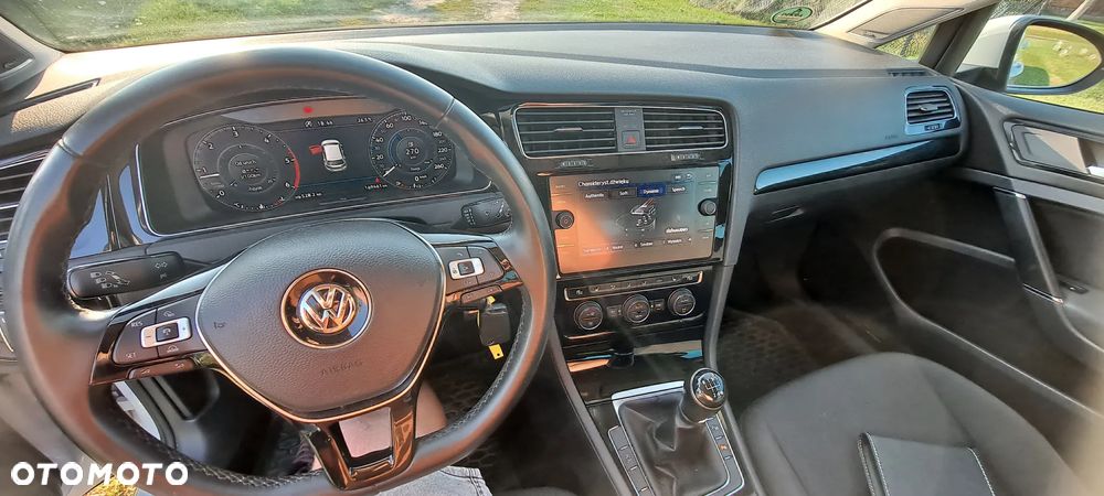 Volkswagen Golf 2.0 TDI Sound - 25