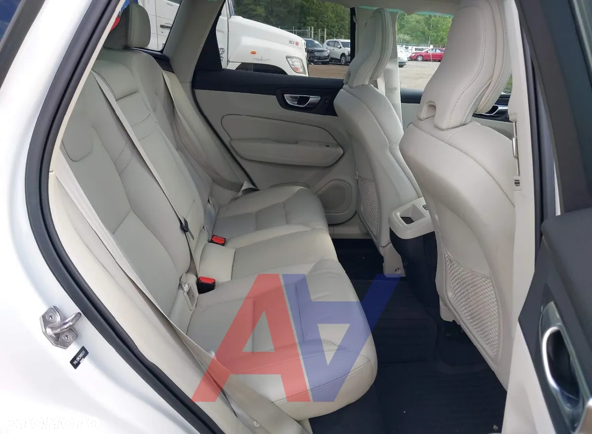 Volvo XC 60 B5 B AWD Geartronic Momentum Pro - 10