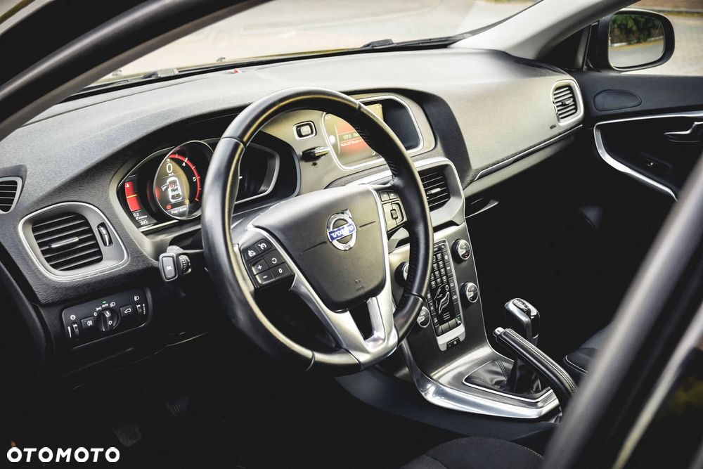 Volvo V40 D2 Momentum - 24