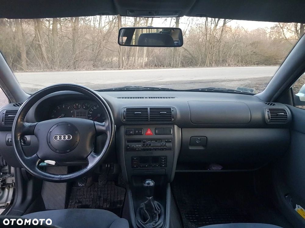 Audi A3 3-drzwiowe 1.8 Ambiente - 1