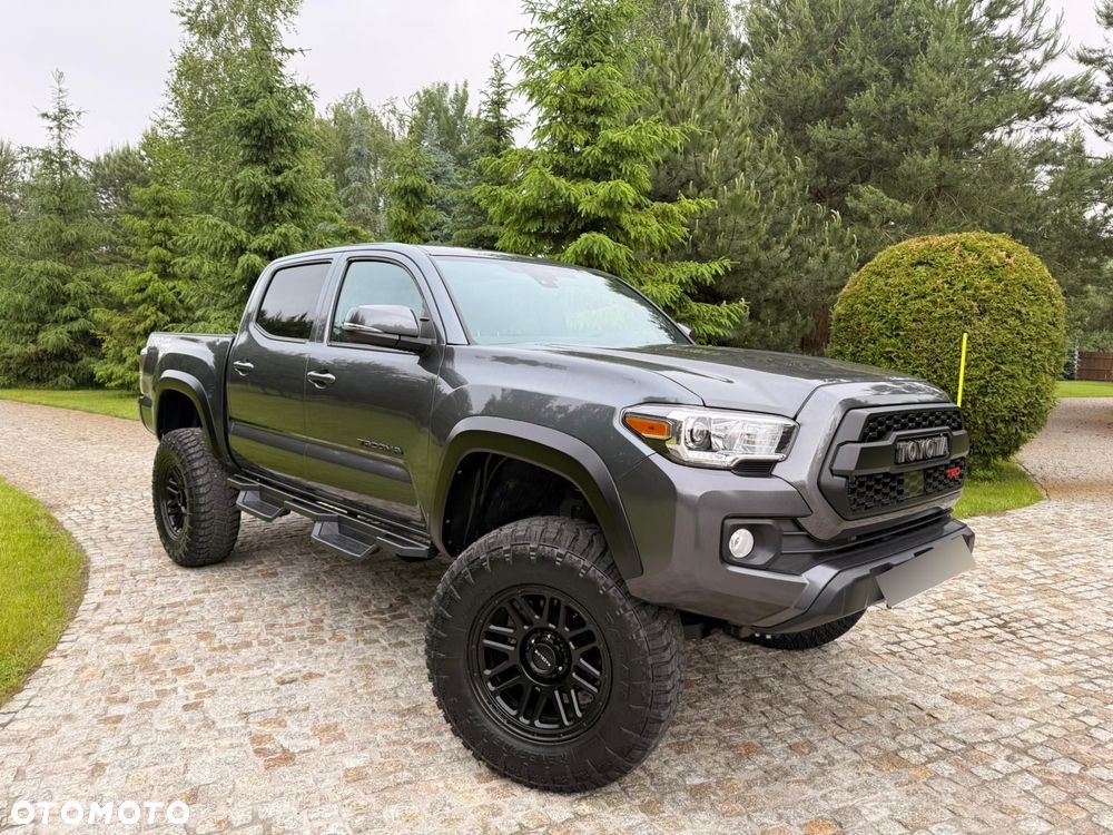 Toyota Tacoma - 2