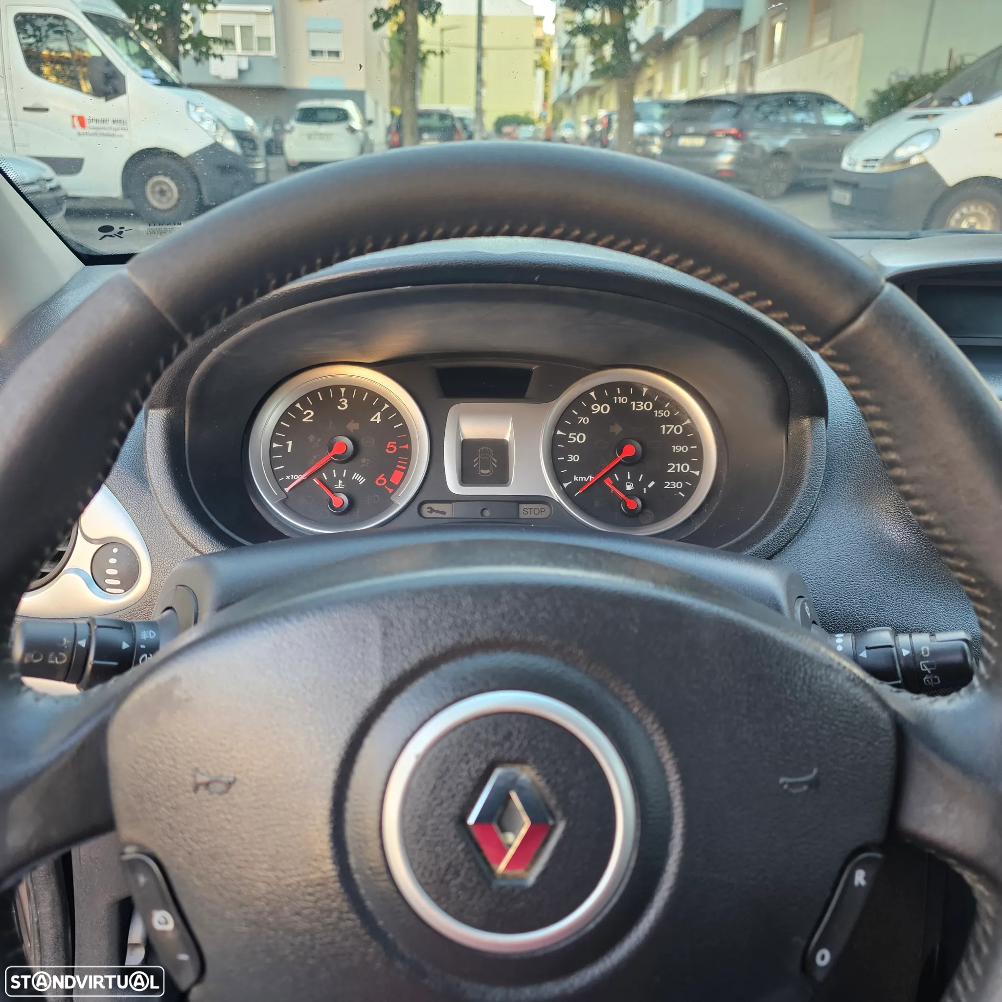Renault Clio 1.5 dCi Dynamique S - 14