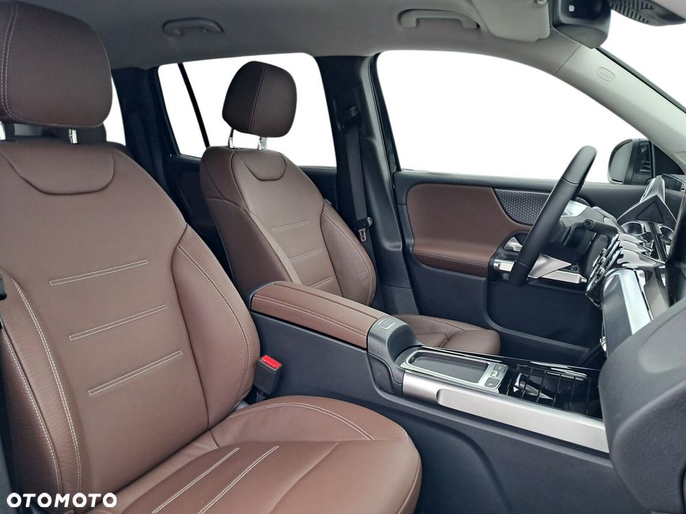 Mercedes-Benz GLB - 12