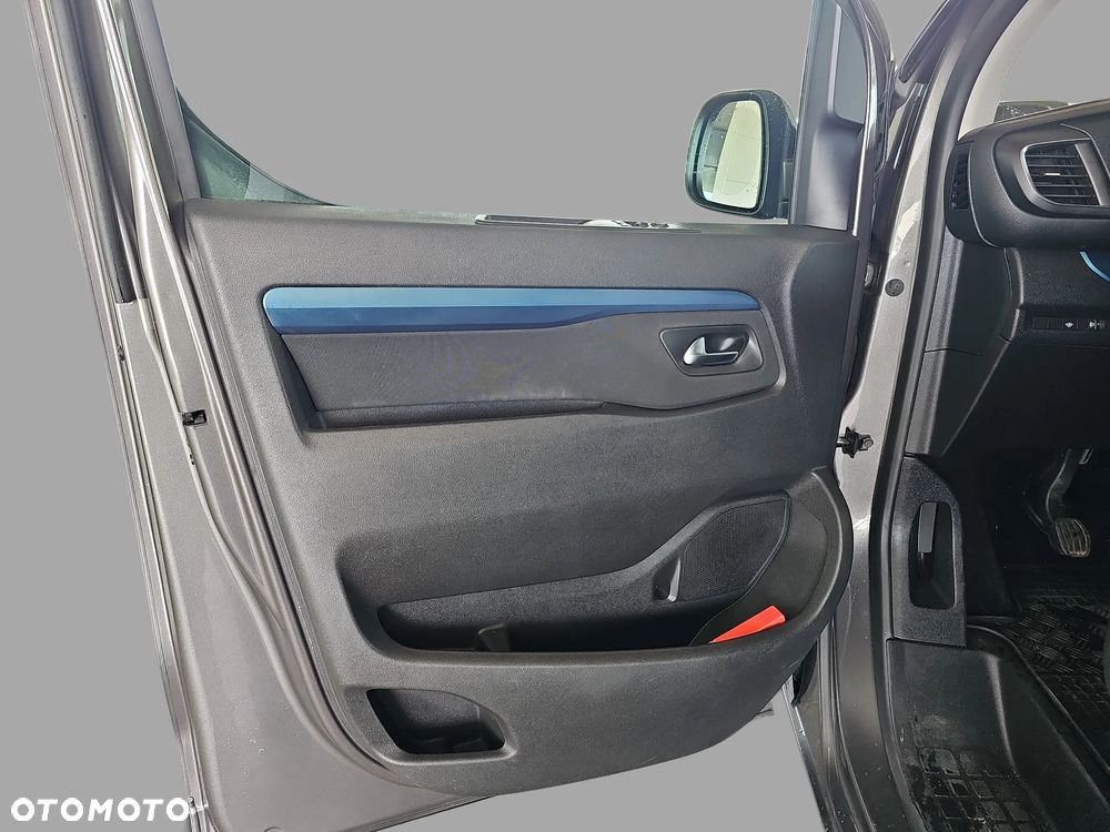 Peugeot Traveller - 11