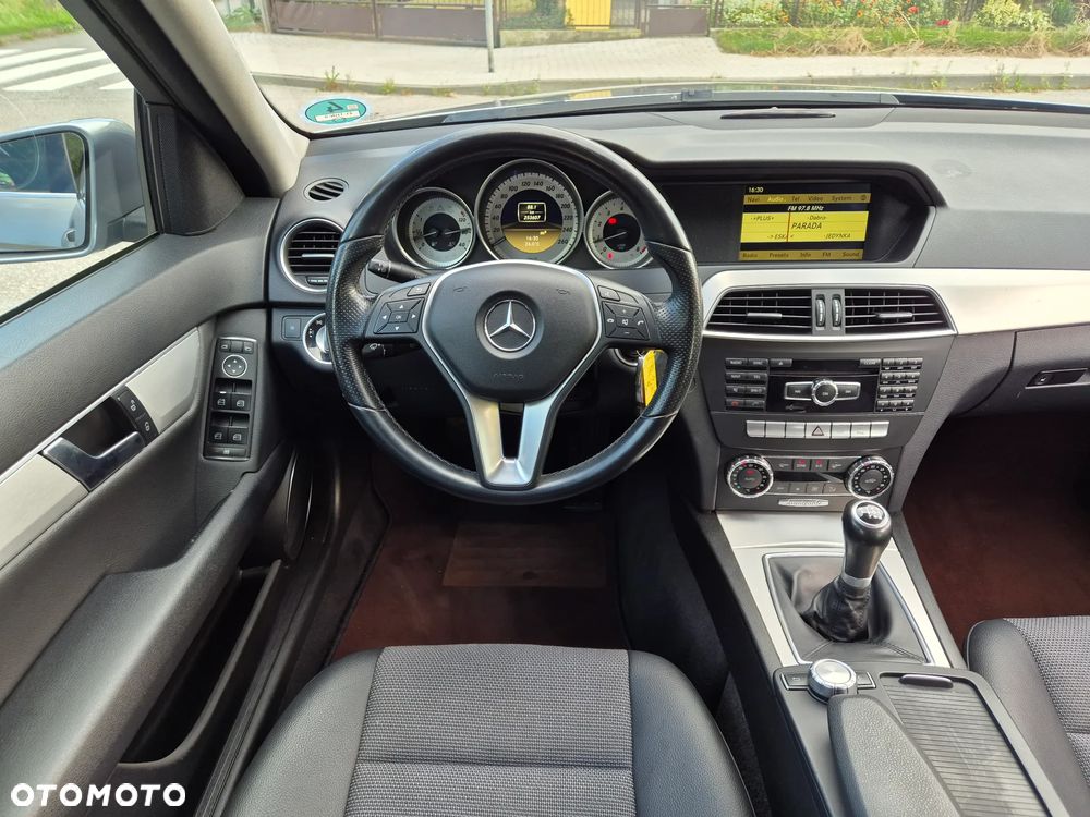 Mercedes-Benz Klasa C 180 T BlueEFFICIENCY Avantgarde - 13