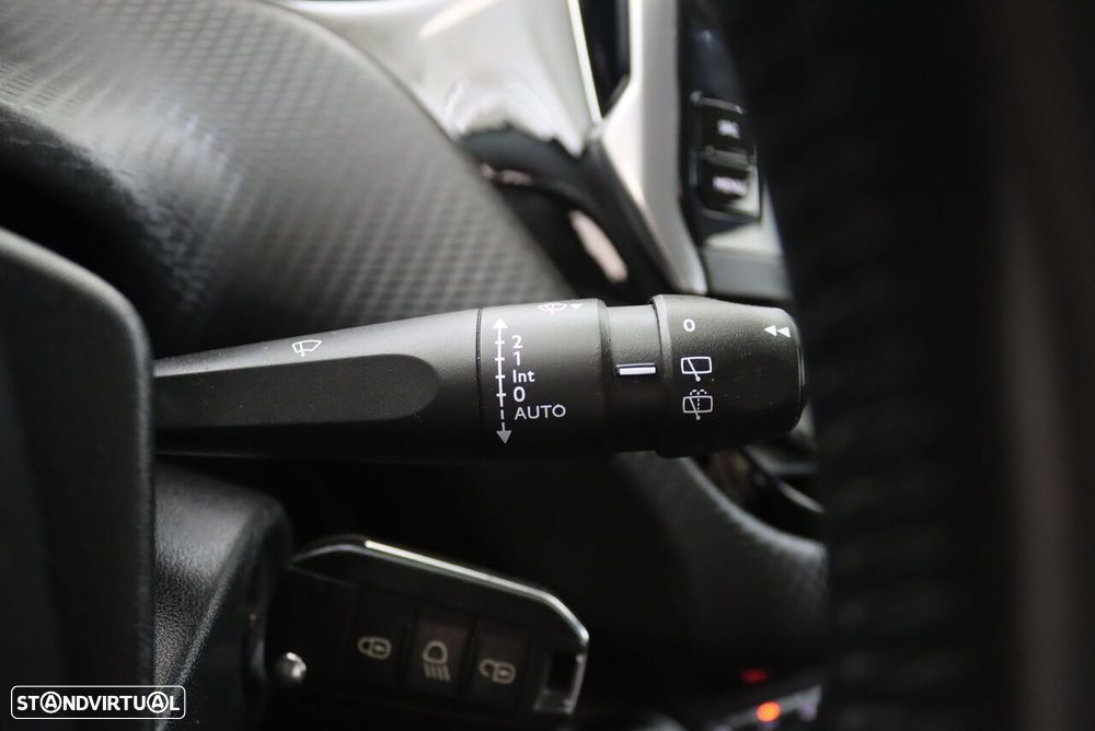 Peugeot 208 1.2 PureTech Signature EAT6 - 14