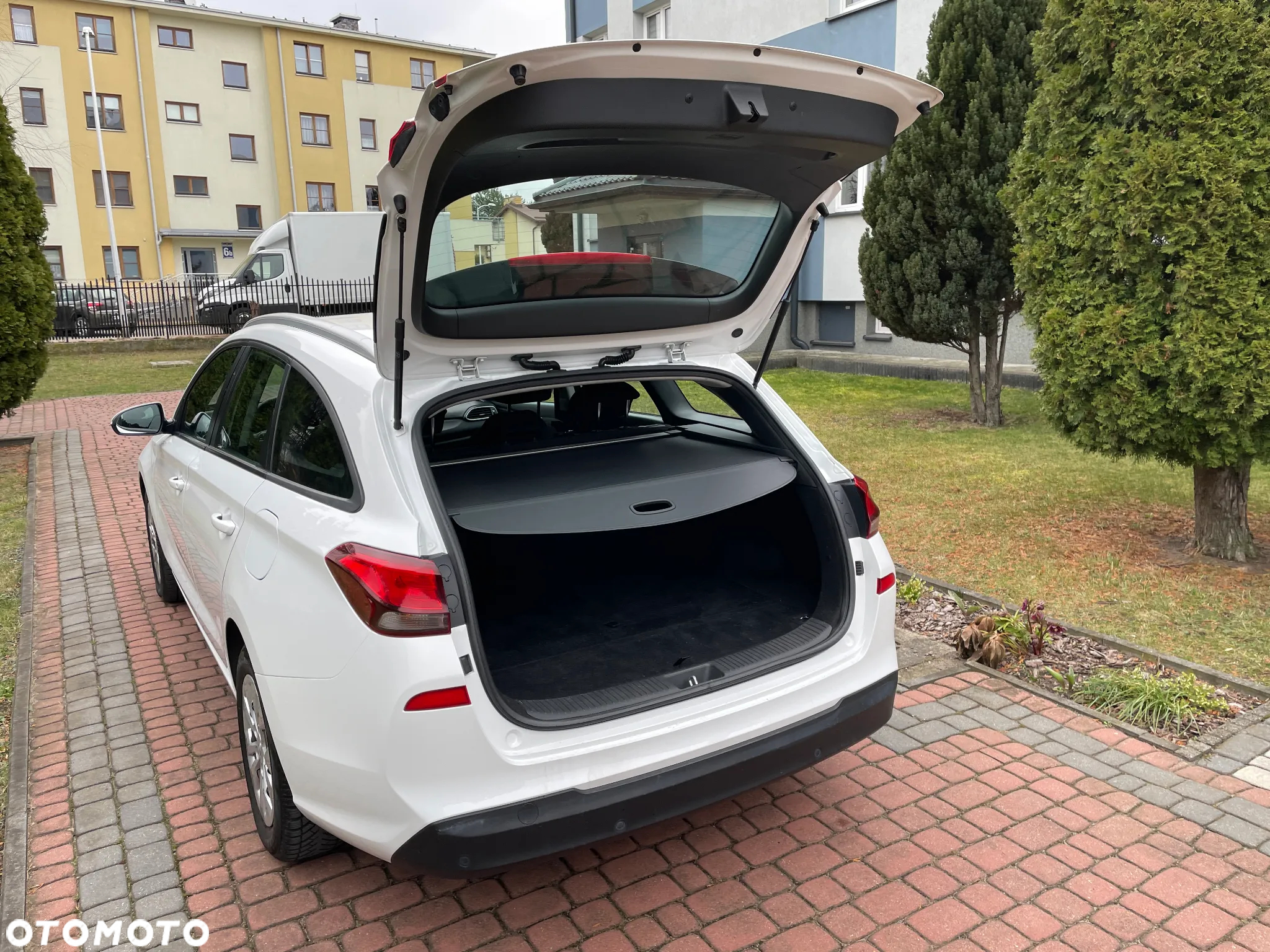 Hyundai i30 Kombi 1.0 T-GDI Family - 13