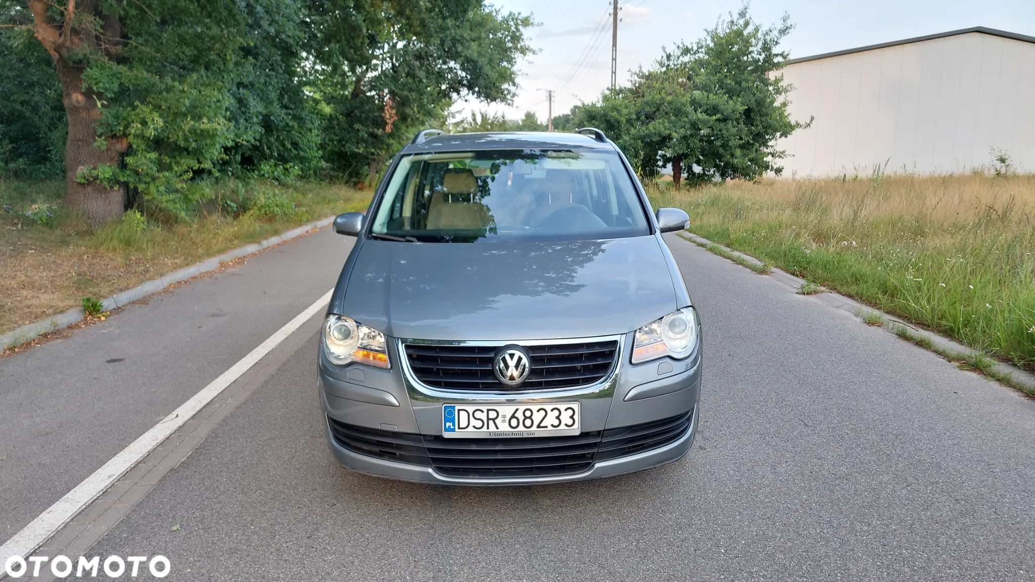 Volkswagen Touran - 12