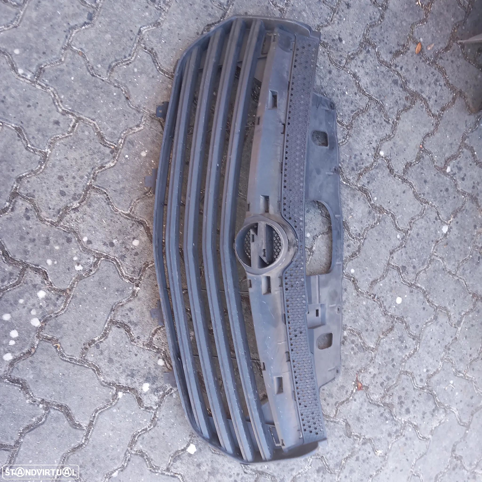 Grelha opel vivaro 623104066R - 1
